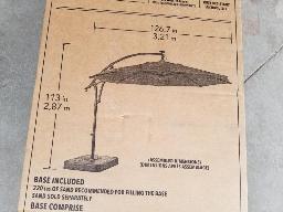 Parasol excentré avec lumières solaires à DEL toile bleue, 113'' de haut toile 126'', neuf