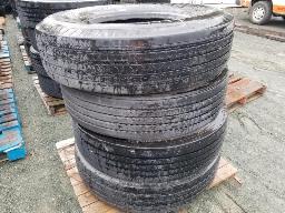 4 Pneus MICHELIN 275/80R22.5 pour motorisé