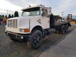 1990 INTERNATIONAL 4900, camion plateforme 13', drop 6'