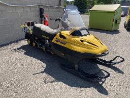 2004, SKI-DOO SKANDIC 440, MOTONEIGE