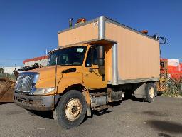 2003, INTERNATIONAL 4300, CAMION À 6 ROUES    PLANTEUSE, HIAB