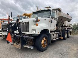 2009, INTERNATIONAL 5500, CAMION À 10 ROUES    ÉPANDEUR