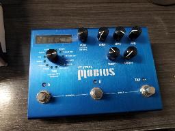 Modulateur multidimensionnelle à pied STRYMON MOBIUS, neuf