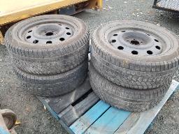 4 Pneus CACHLAND 235/55R17, hiver, avec jante 5 trous FORD