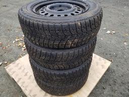 4 Pneus BRIDGESTONE BLIZZAR P195/65R15 avec jante 5 trous hiver