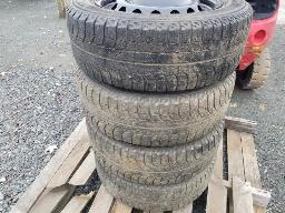 4 Pneus MICHELIN XICE P205/60R16 avec jante 5 trous