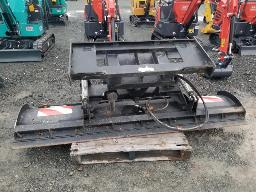 Gratte à neige 86'', attache skid steer