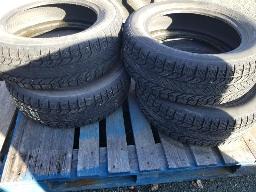 4 Pneus BFGOODRICH WINTER 205/60R16, hiver usagés