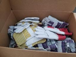 Environ 175 paires de gants de travail de modèles variés, neufs