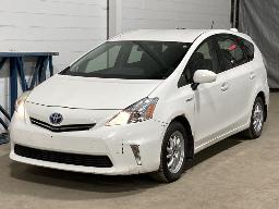 2013, TOYOTA PRIUS V, AUTOMOBILE    HYBRIDE