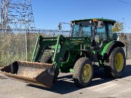 2010, JOHN DEERE 5085M, TRACTEUR 70HP PTO  4 X 4  GODET