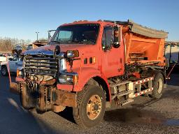 2009, STERLING L7500, CAMION À 6 ROUES    ÉPANDEUR,