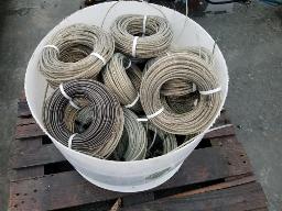 Lot de cordes à linge de longueurs et modèles variés