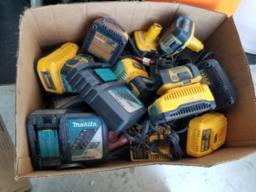 Lot de chargeurs à batterie de modèles variés