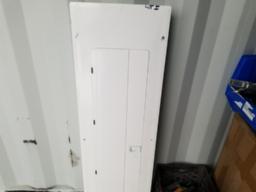 Panneau électrique EATON 200 amp avec 32 disjoncteurs jamais utilisés