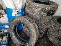 6 Pneus 225/70R19.5