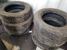 6 Pneus 225/70R19.5