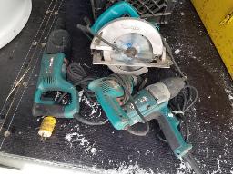 4 Outils MAKITA: perceuse, perceuse/marteau, scie circulaire, impact