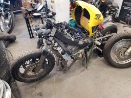 2002 HONDA CBR, motocyclette