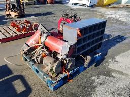 Lot varié: Casier à boulon 24 cases, lot de touret, soudeuse à rod LINCOLN, 2 réservoirs sous pression HILTY