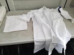 100 morceaux d'uniforme de travail variés: santé-esthétique ( chemises et sarraus)