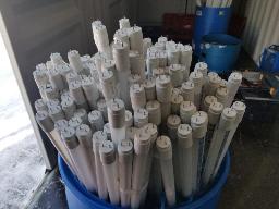 Environ 150 néons T8 48'' au LED , 110 volts,