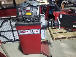 COATS 700S-Machine à balancer les pneus