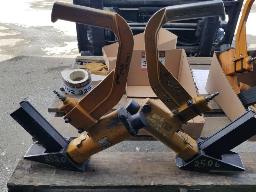 2 Agrafeuses à plancher de bois franc BOSTITCH