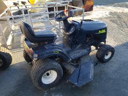 POULAN P017542LT, tracteur à gazon