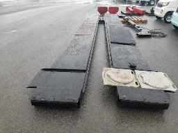 JOHN BEAM 20'-élévateur 4 poteaux, 14000lbs, les 2 jacks cap 7000 lbs/ch,