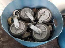 Environ 40 roulettes variées