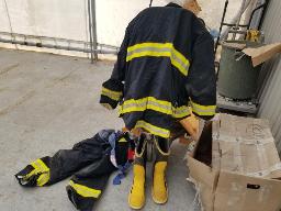 Manteaux, pantalons et bottes de pompier (10 M)