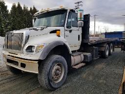 2005 INTERNATIONAL 70S, camion roll off environ 25' avec benne environ 20'