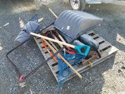 Lot de pelles et râteaux, outils de jardinage, 3 chaises de camping