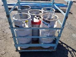 5 Réservoirs de propane pour chariot élévateur avec cage de métal