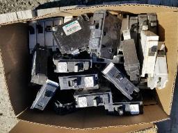 Environ 61 disjoncteurs de modèles variés