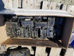 Environ 58 disjoncteurs Square D