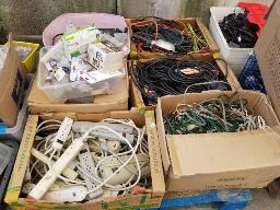 Lot varié: extension, lumière, power bar, et plus