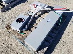 Un intrrupteur de sécurité 600 volts, 1 boite pour meter, une boite 3 phases 400 amp 600 volts