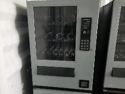 Machine distributrice (pas de clé)