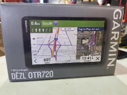 GARMIN DEZL OTR720-GPS 7 po, neuf