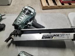 HITACHI-Cloueuse à charpente 3''1/2