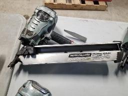 HITACHI-Cloueuse à charpente 3''1/2