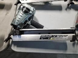 HITACHI-Cloueuse à charpente 3''1/2