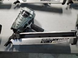 HITACHI-Cloueuse à charpente 3''1/2