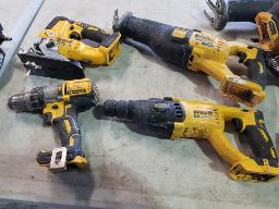 Lot d'outils DEWALT sans batterie 20 volts et 60 volts
