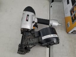 Cloueuse à air TRUSTY à rouleau