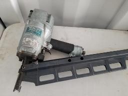 HITACHI-Cloueuse à charpente 3''1/4