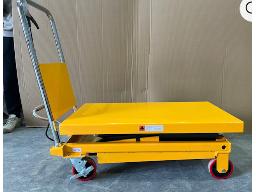 Table élévatrice, cap. 770 lbs, hauteur max 50''