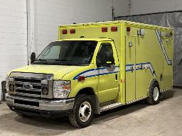 2017, FORD E-350, AMBULANCE    6 ROUES,